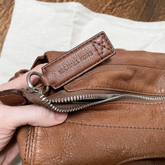 Michael Kors Leather Shoulder Bag w Crossbody Strap - Great Condition, RRP $349 - Picture 8 of 16